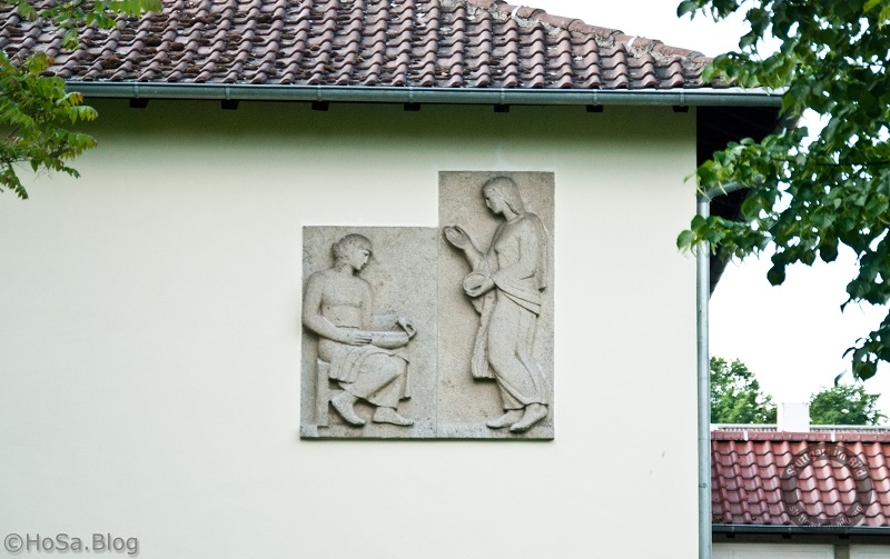 Fassaden-Relief am HS 20 in Stuttgart