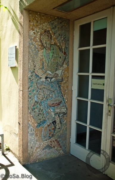 Eingangs-Mosaike am Institut für Bodenkunde in Stuttgart