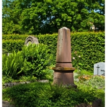 alte Gräber auf dem Friedhof der Uni Hohenheim